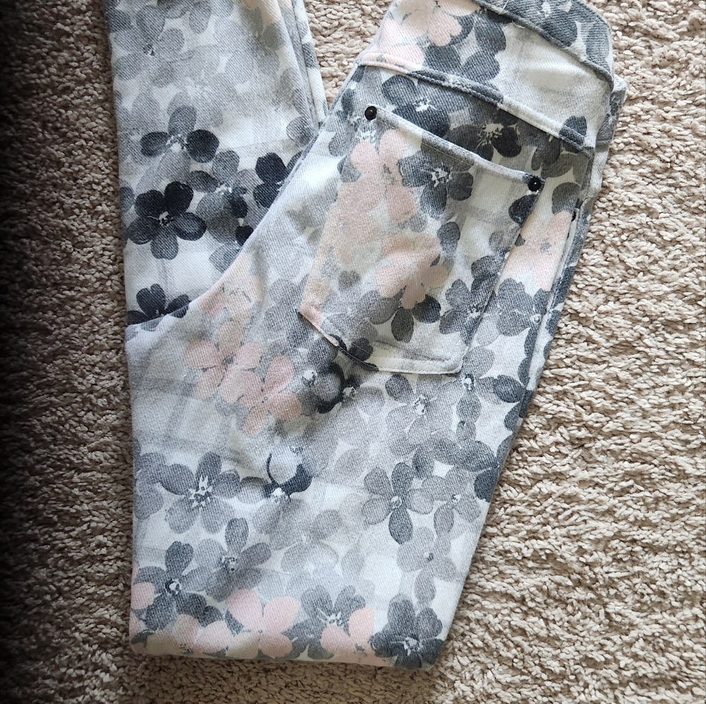 Hue Women's Floral Print Leggings Stretchy Gray and Pink Size Small - Picture 7 of 7